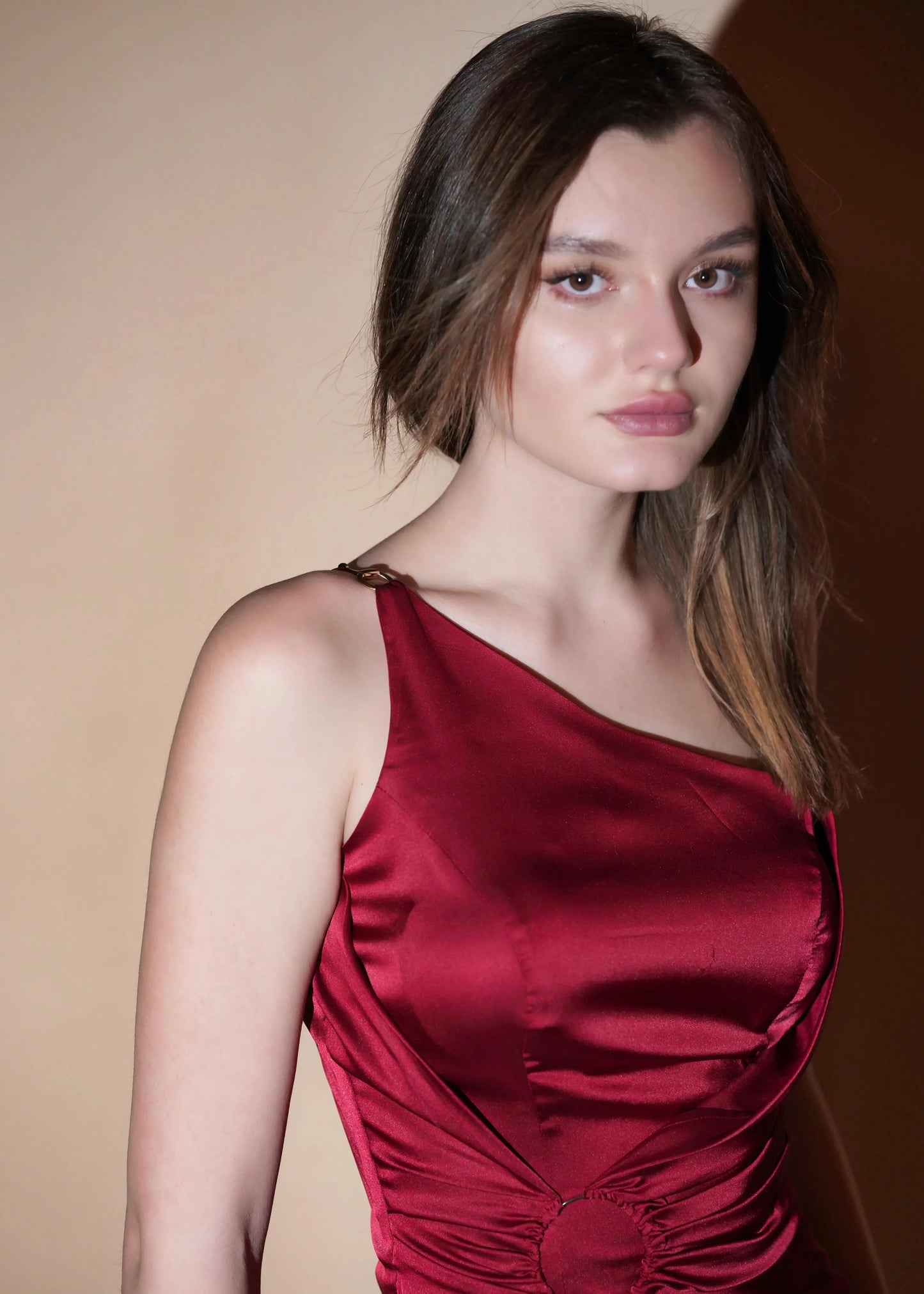 ELEGANT MAROON SLEEK SATIN ONE SHOULDER DRESS - Womenue